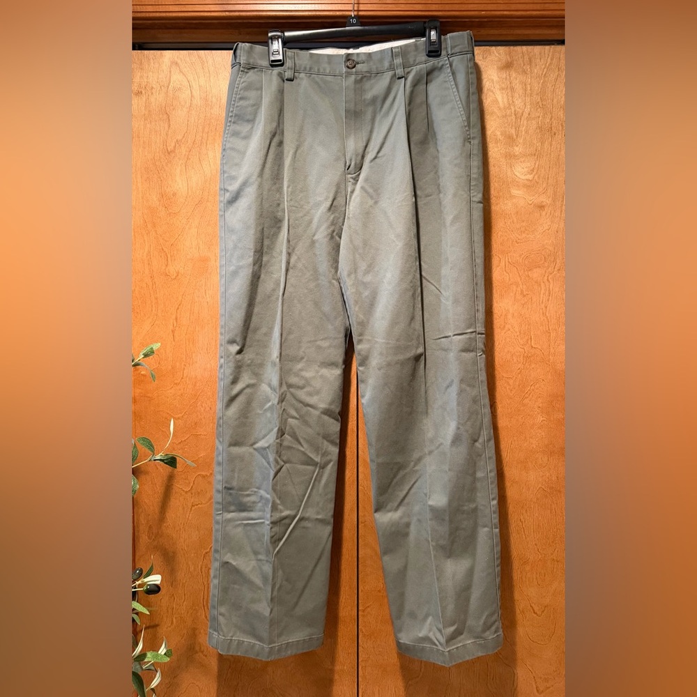 L.L.Bean Men's Comfort Waist Chino Pants Straight Leg Olive Green 35w x 32
